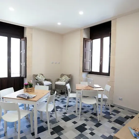 Aparthotel Boutique House Anna Franzo 3*